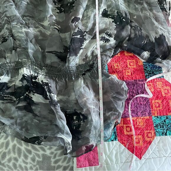 Gibson Abstract Black Sheer Peplum Blouse‎ size XS Watercolor Lightweight Top - Picture 10 of 12